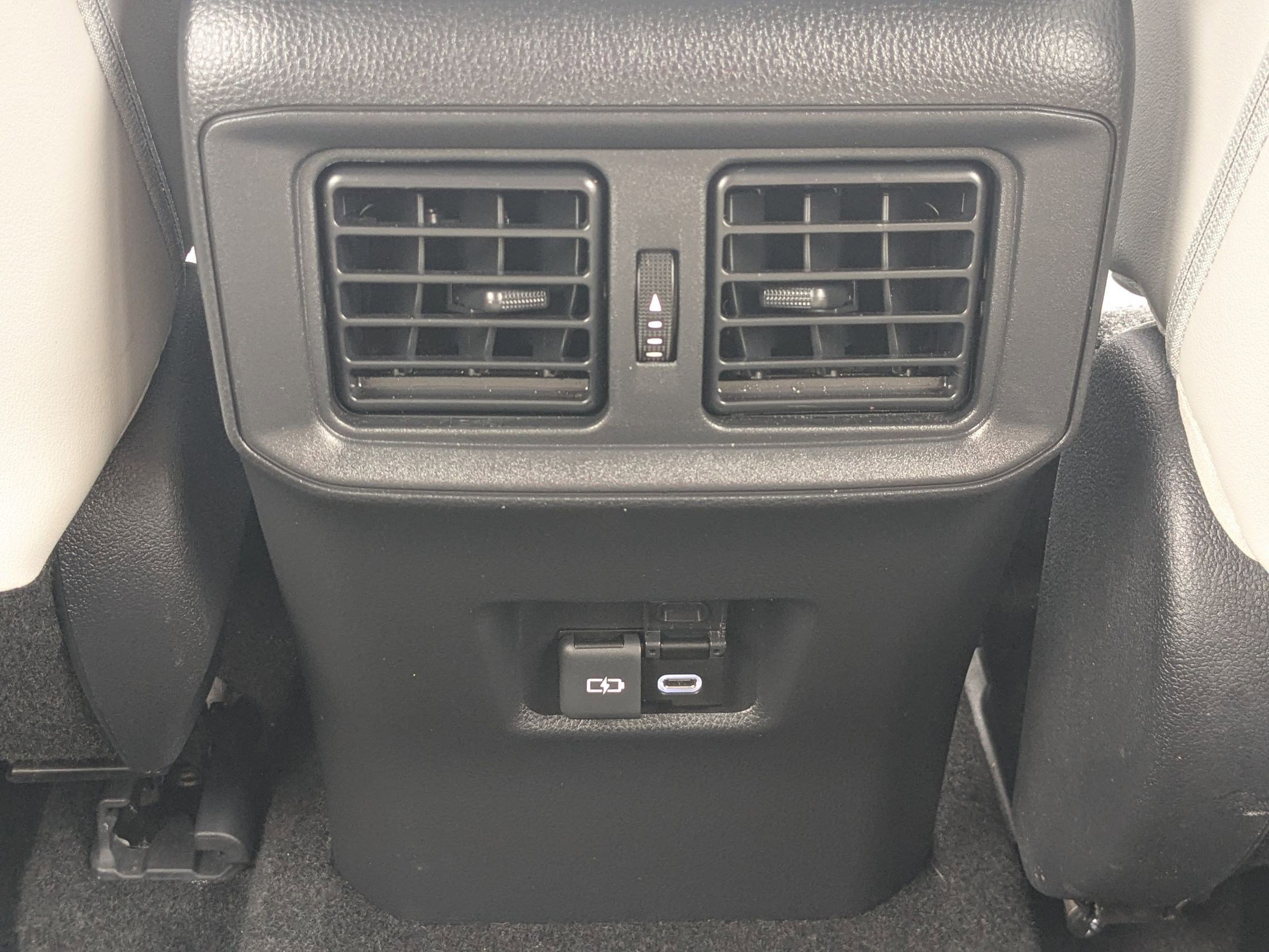 Used 2023 Toyota RAV4 XLE Premium image 28