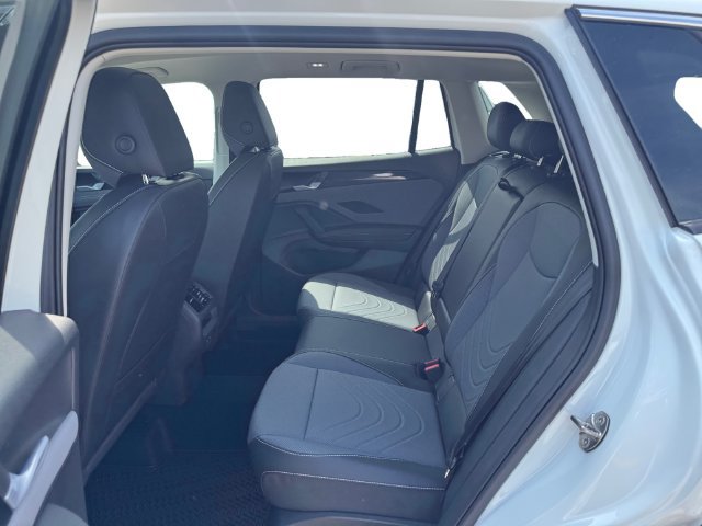 New 2026 Volkswagen Tiguan SE FWD image 10