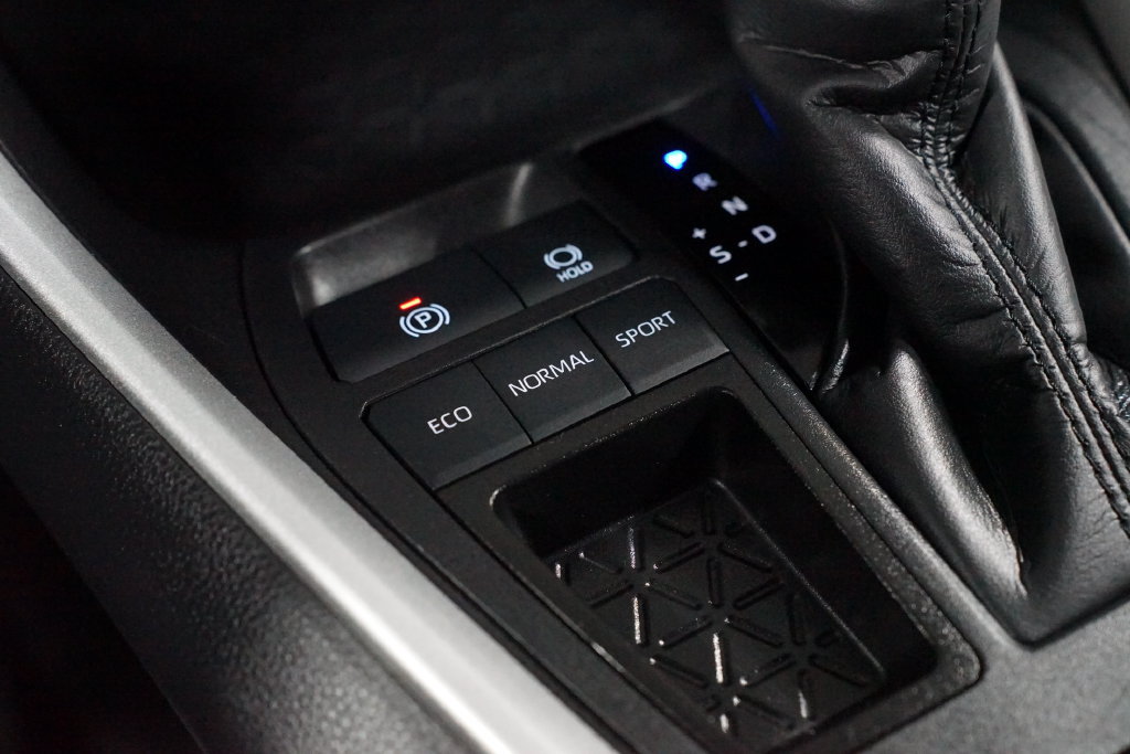 Certified 2025 Toyota RAV4 XLE FWD image 22