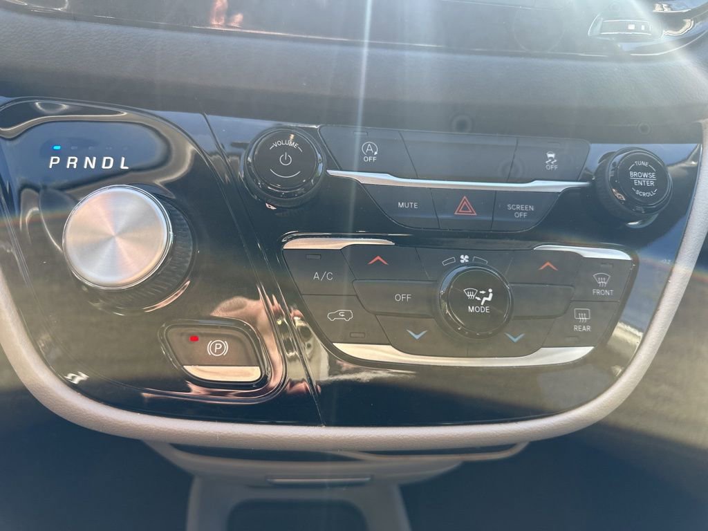 Used 2021 Chrysler Voyager Lxi image 11