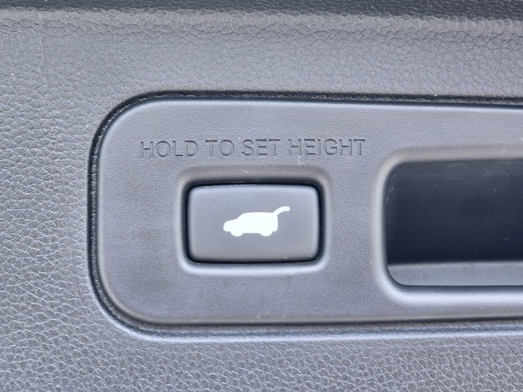Used 2024 Honda Pilot Touring image 13