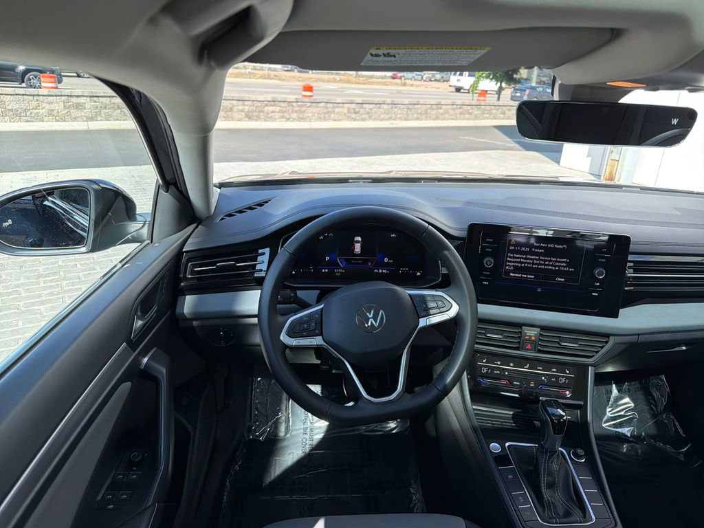 Used 2025 Volkswagen Jetta SE w/ Sunroof Package FWD image 13