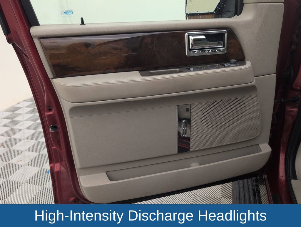 Used 2014 Lincoln Navigator 2WD image 34