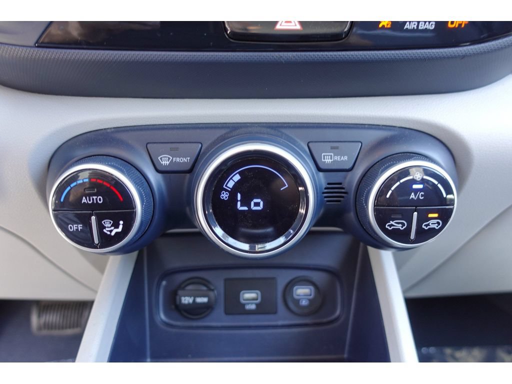 Used 2021 Hyundai Venue FWD image 20
