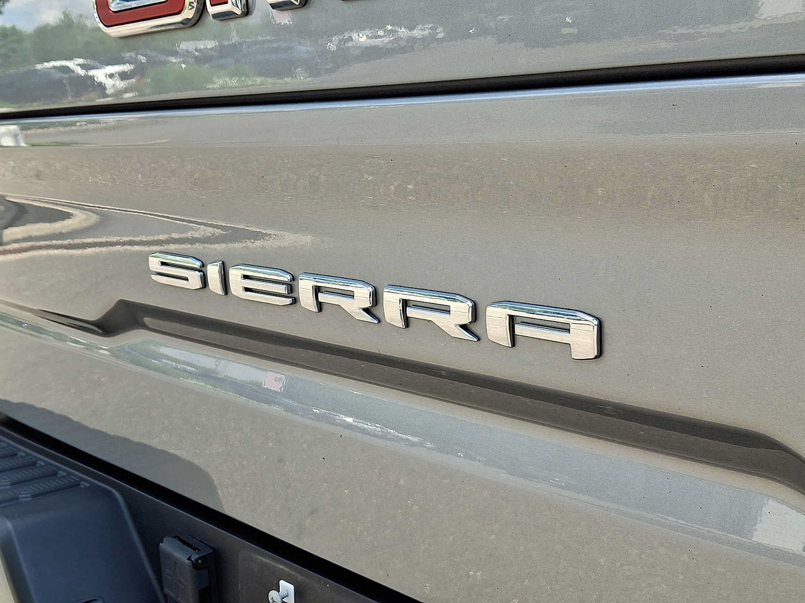 Used 2024 GMC Sierra 1500 Elevation w/ Elevation Premium Package AWD/4WD image 7