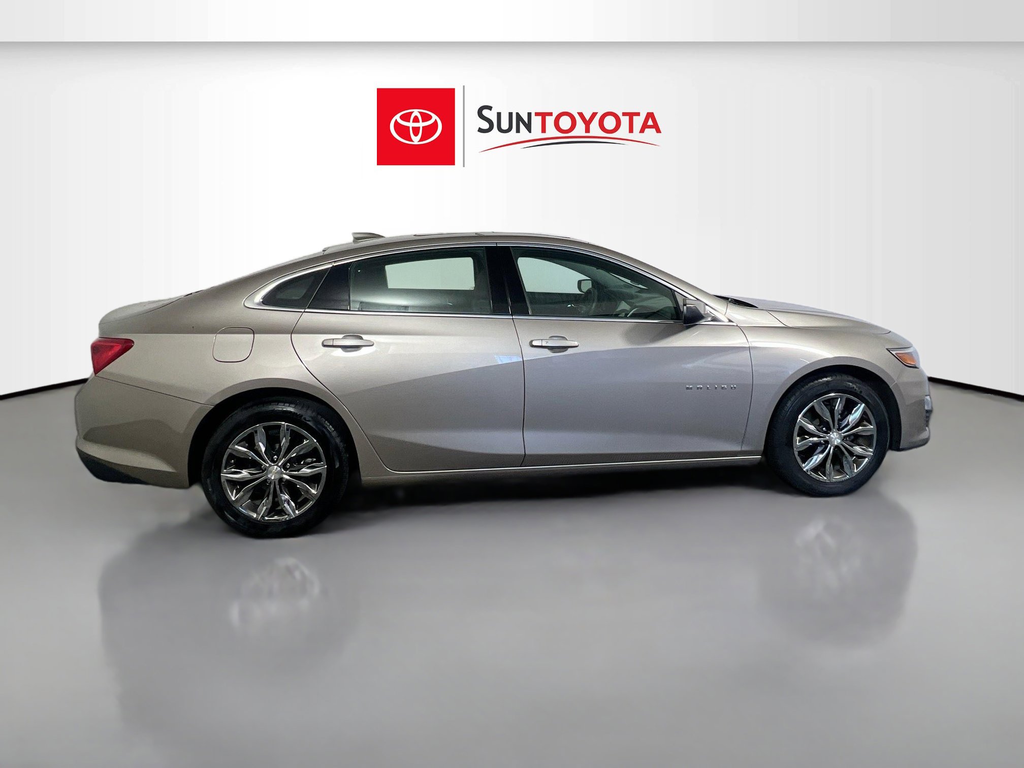 Used 2024 Chevrolet Malibu LT image 2