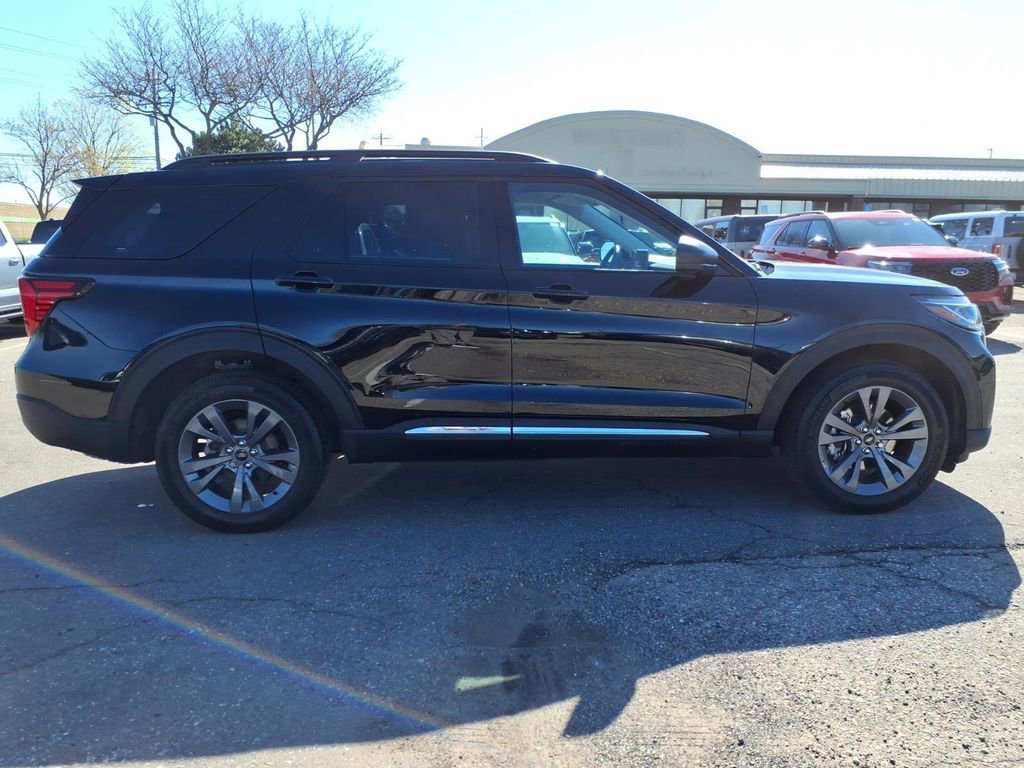Used 2025 Ford Explorer Active w/ Active Comfort Package AWD/4WD image 6
