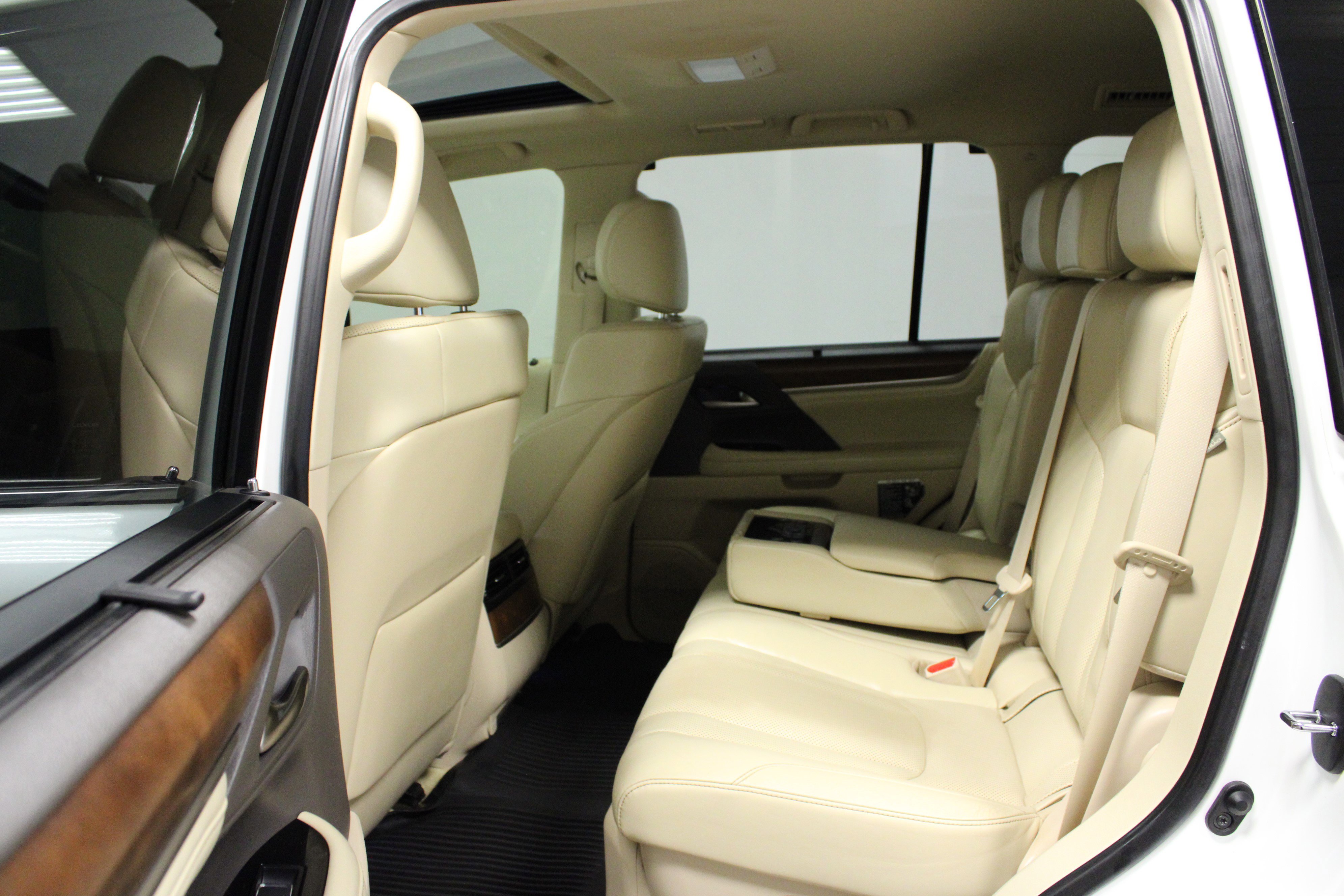 Used 2019 Lexus LX 570 4WD w/ Luxury Package image 13