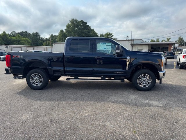New 2025 Ford F250 4x4 Crew Cab Super Duty image 5