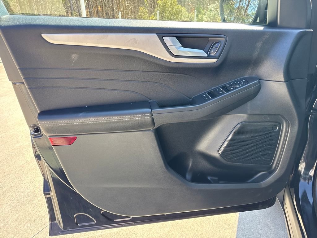 Used 2021 Ford Escape SE image 14