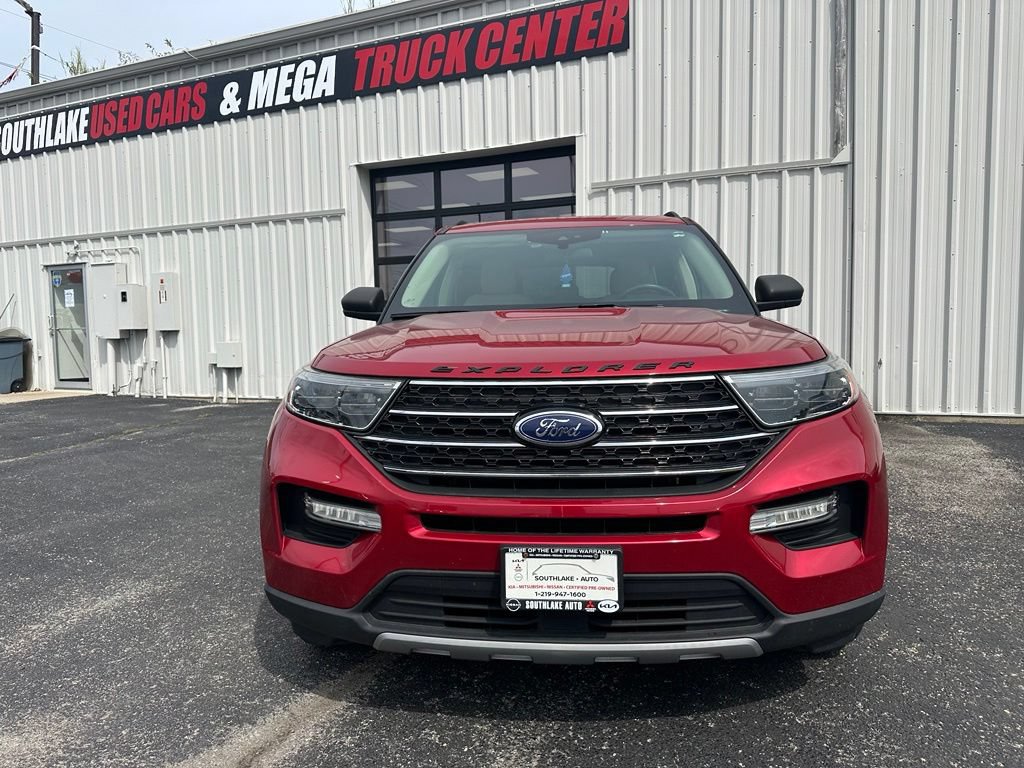 Used 2020 Ford Explorer XLT w/ Equipment Group 202A AWD/4WD image 11