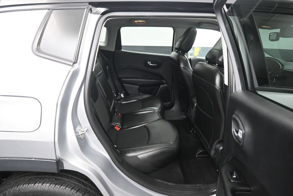 Used 2019 Jeep Compass Latitude AWD/4WD image 34