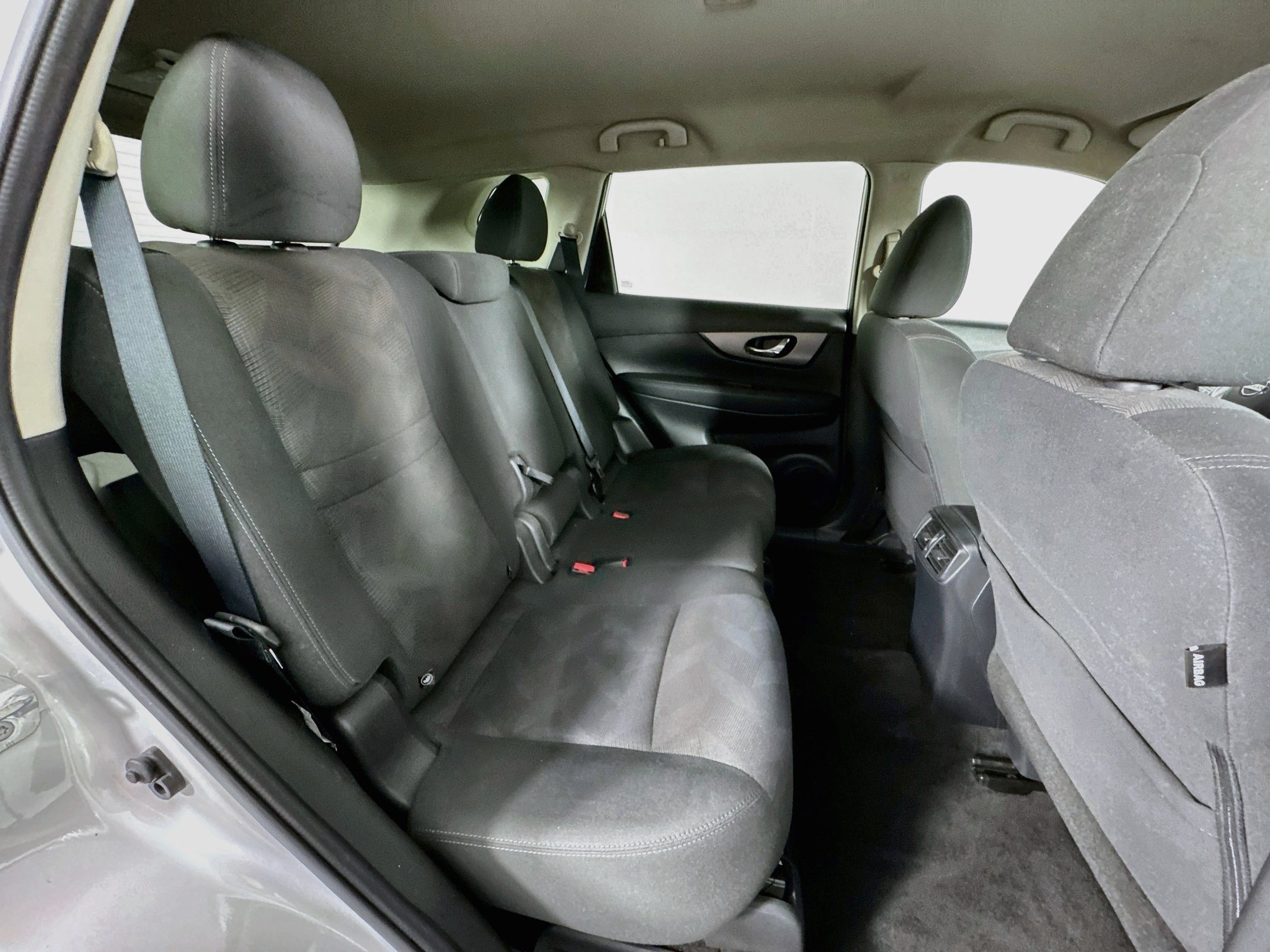 Used 2016 Nissan Rogue SV AWD/4WD image 25