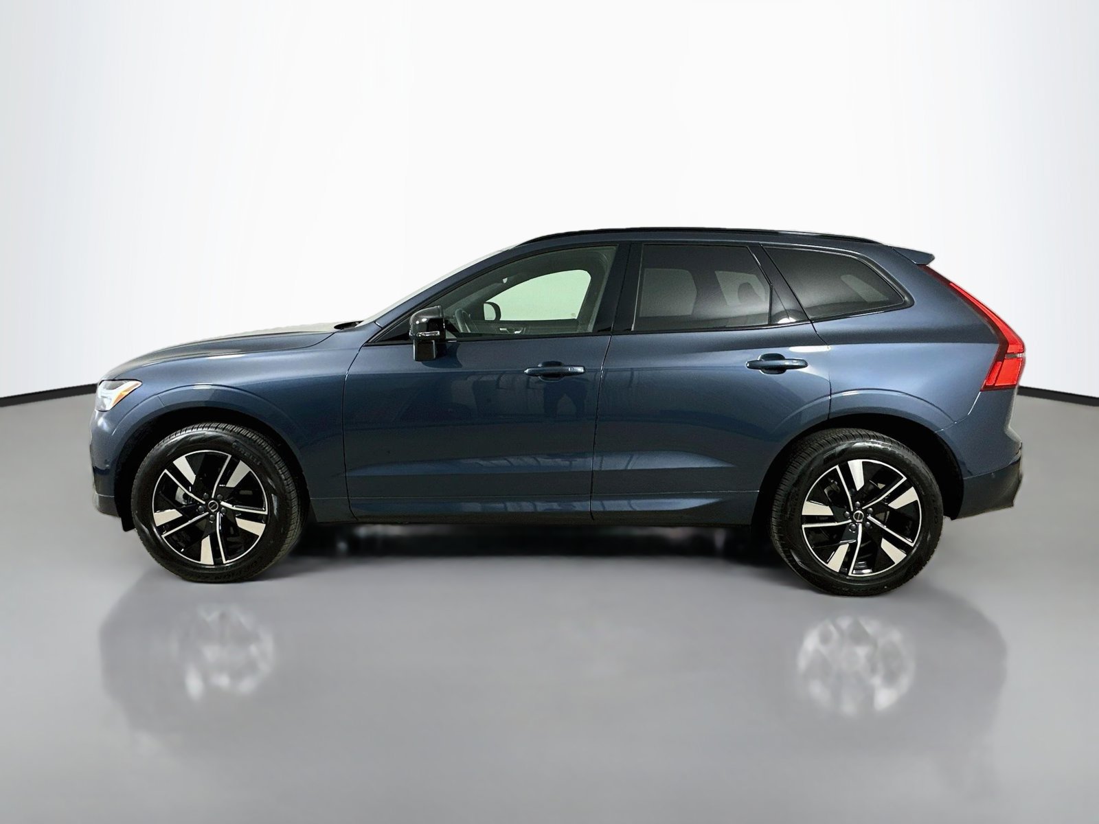New 2026 Volvo XC60 B5 Plus w/ Protection Package Premier AWD/4WD image 8
