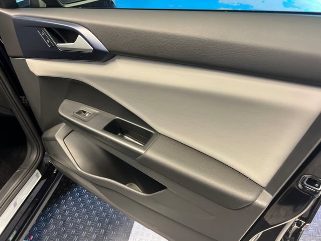 Certified 2023 Volkswagen Taos SE FWD image 11