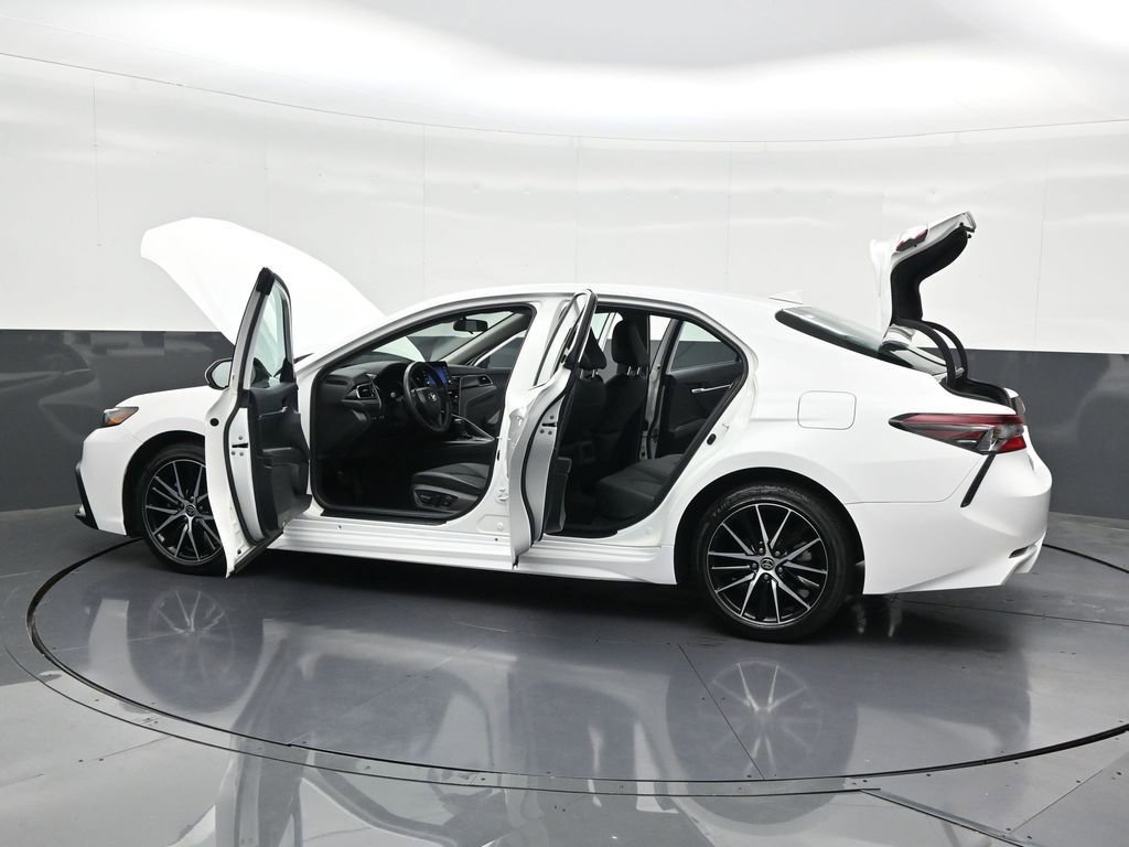 Used 2024 Toyota Camry SE image 34