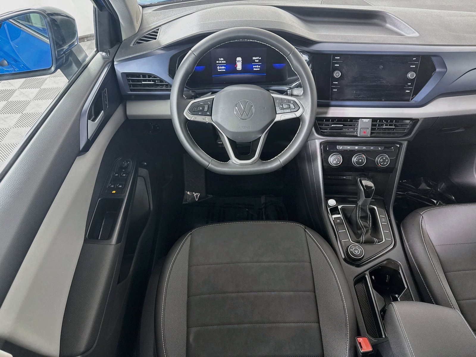 Certified 2023 Volkswagen Taos SE w/ Panoramic Sunroof Package AWD/4WD image 21