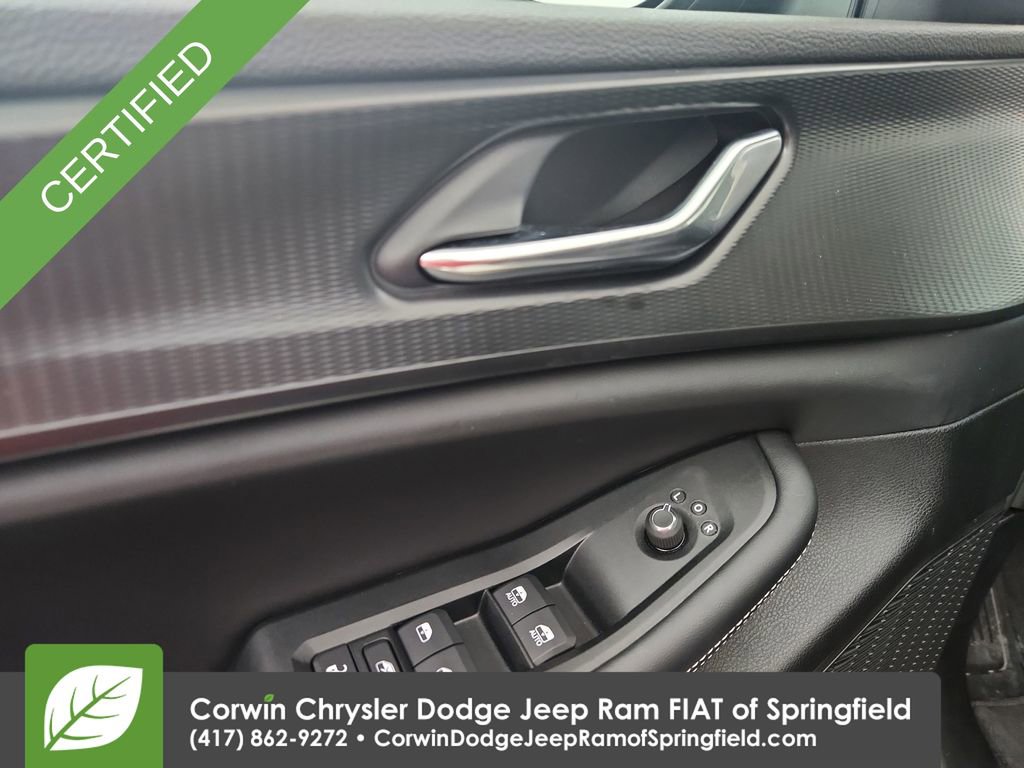 Used 2025 Jeep Grand Cherokee Laredo w/ Luxury Tech Group I AWD/4WD image 20