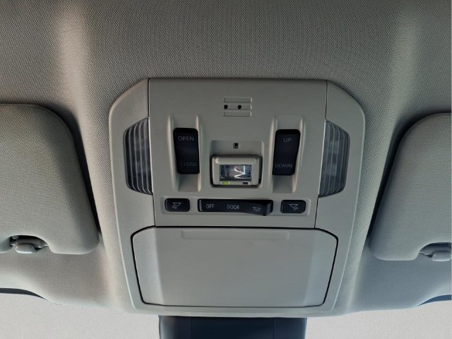 Used 2023 Toyota Highlander XLE AWD/4WD image 20