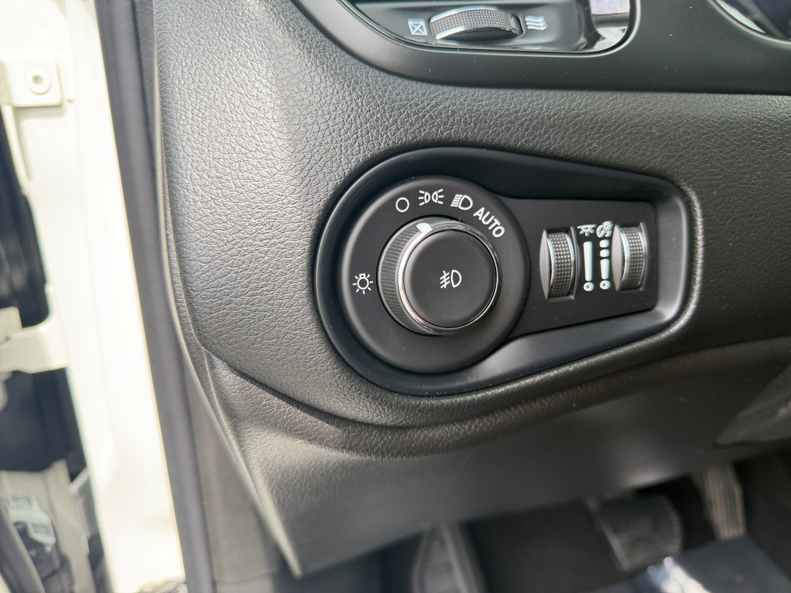 Used 2023 Jeep Renegade Altitude AWD/4WD image 12