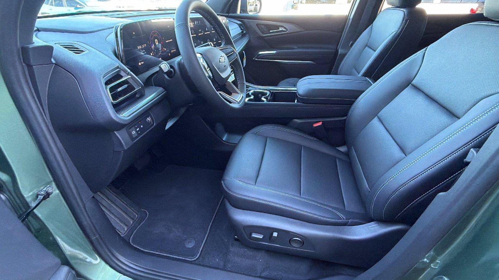 New 2027 Chevrolet Traverse LT w/ Driver Confidence Package FWD image 17