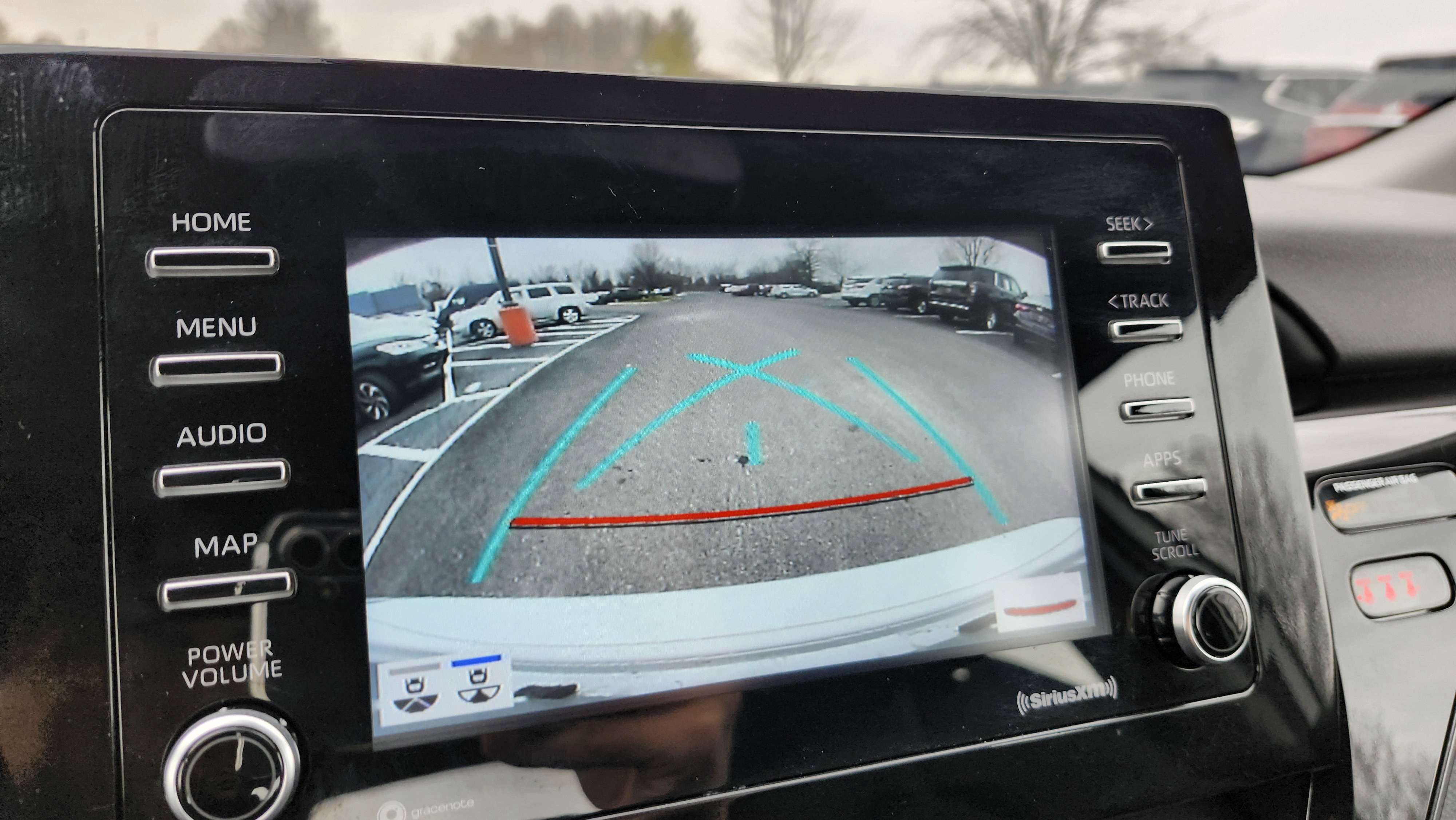 Used 2023 Toyota Camry SE image 2