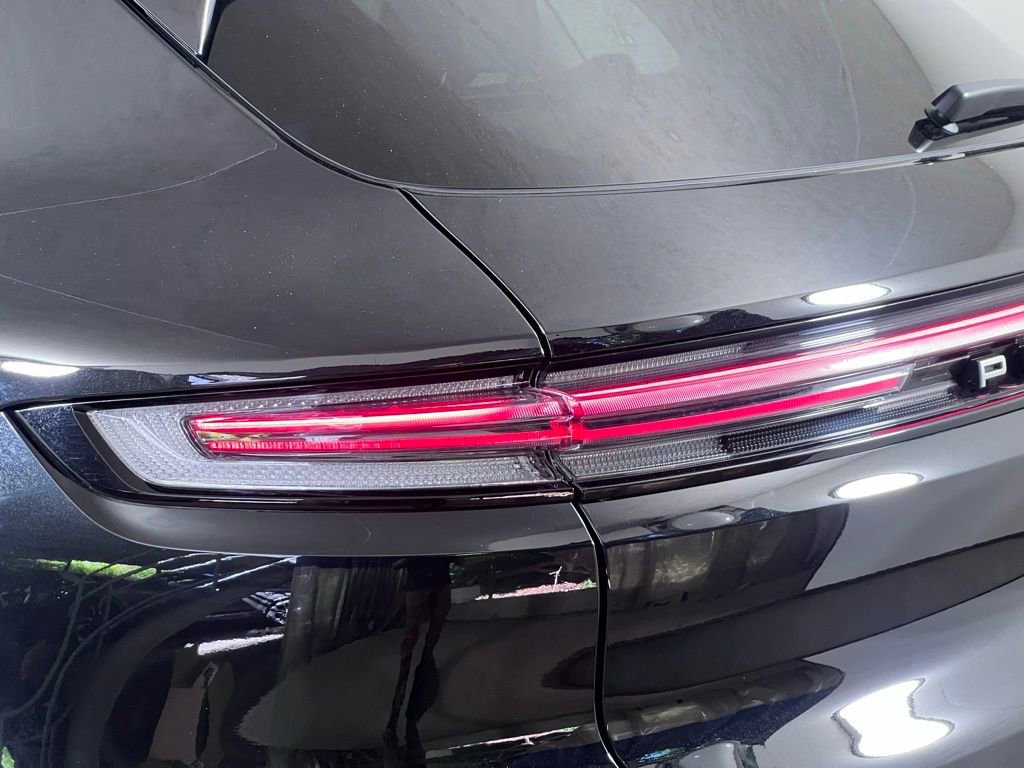 Certified 2025 Porsche Cayenne Turbo AWD/4WD image 16