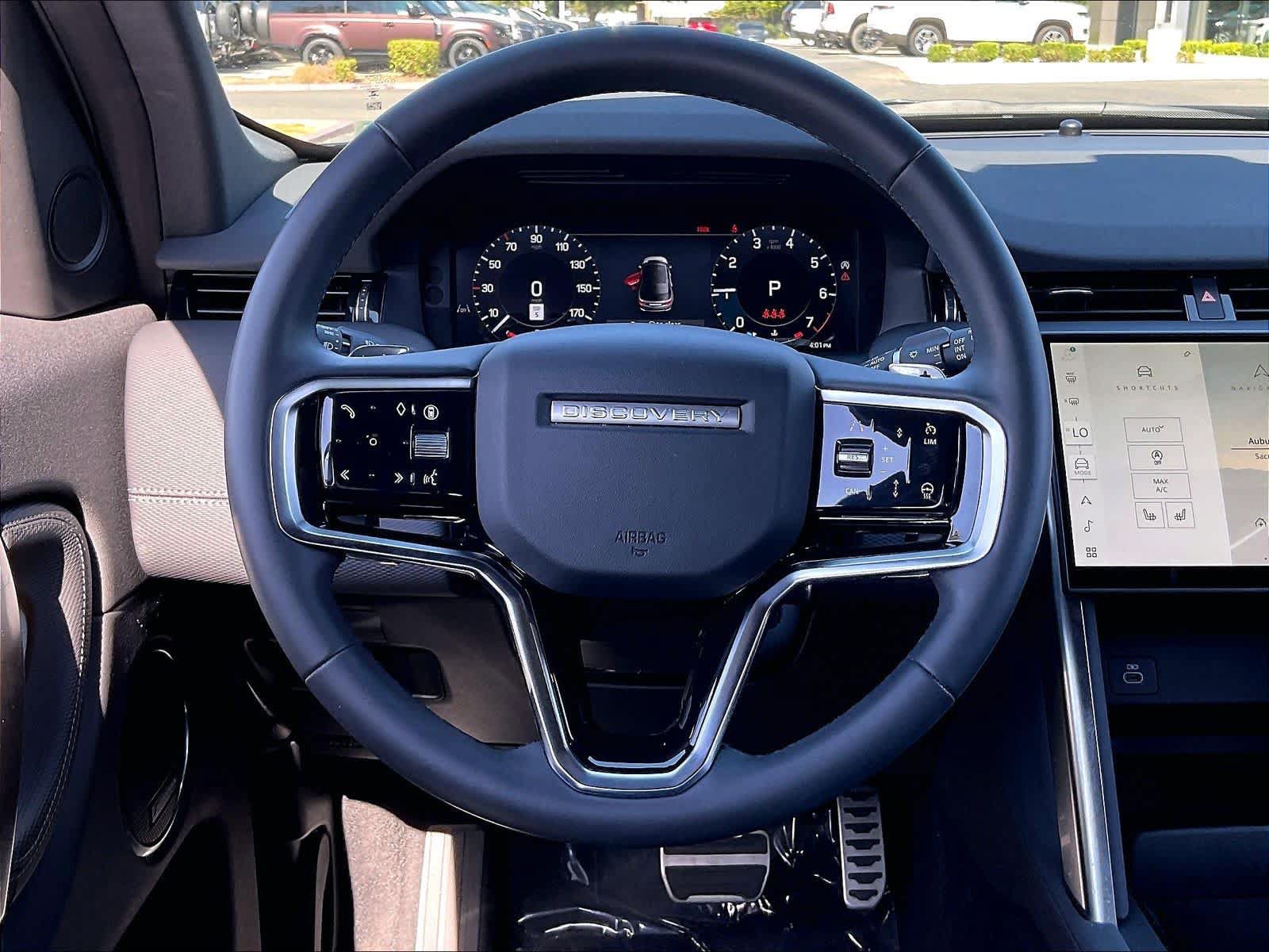 Used 2025 Land Rover Discovery Sport Dynamic SE AWD/4WD image 5