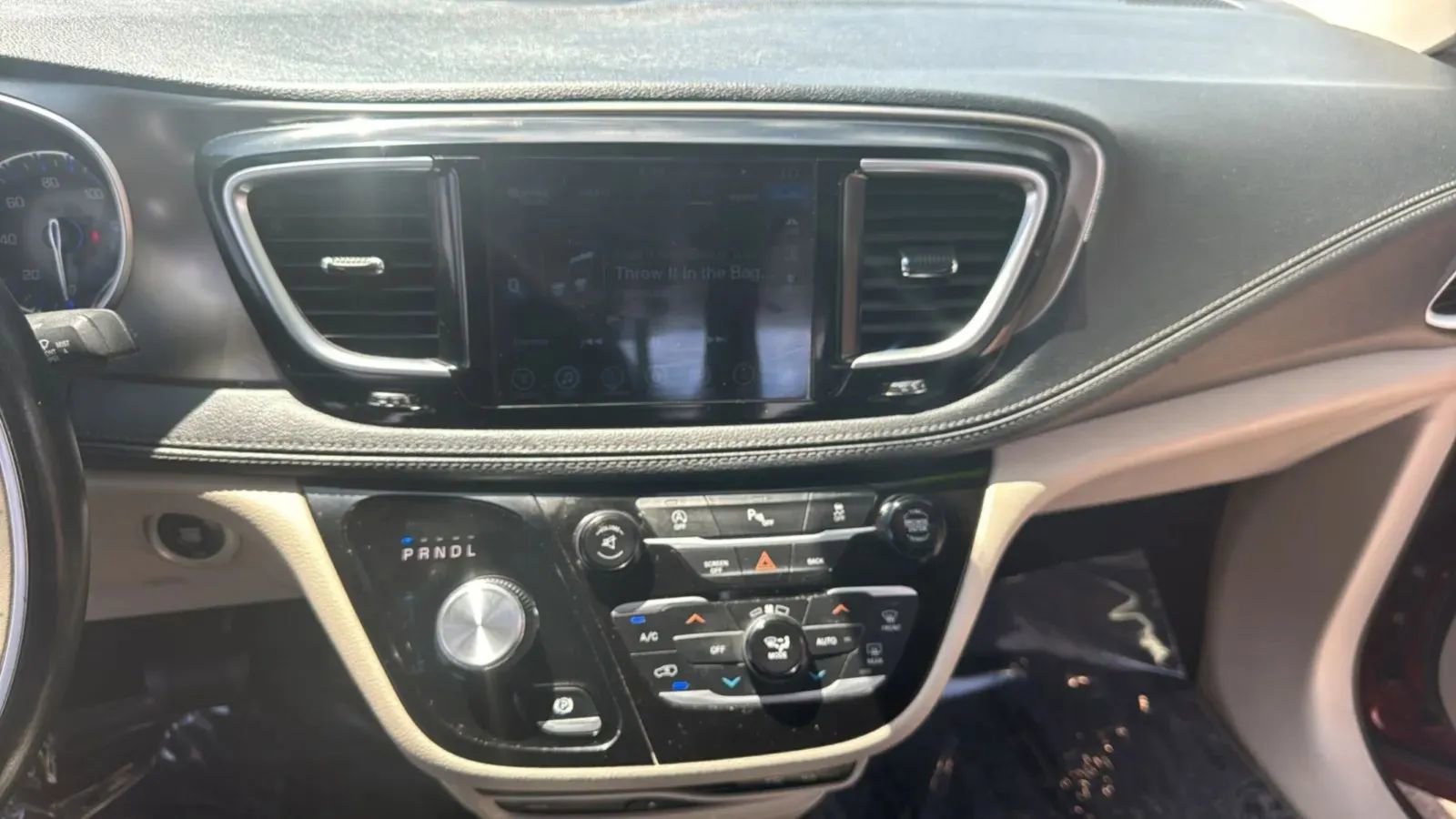 Used 2017 Chrysler Pacifica Limited FWD image 16
