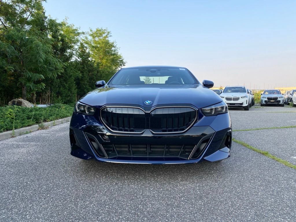 New 2027 BMW 550e xDrive w/ Premium Package AWD/4WD image 2