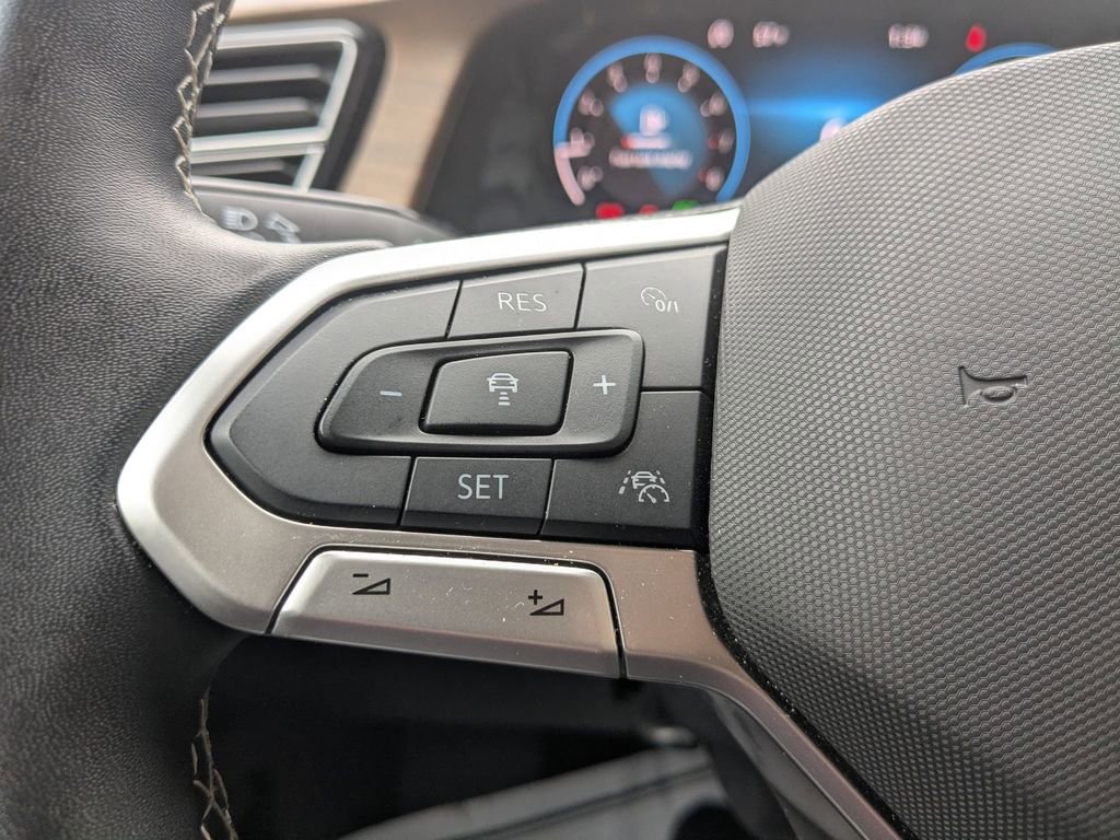 Used 2025 Volkswagen Atlas SE image 17