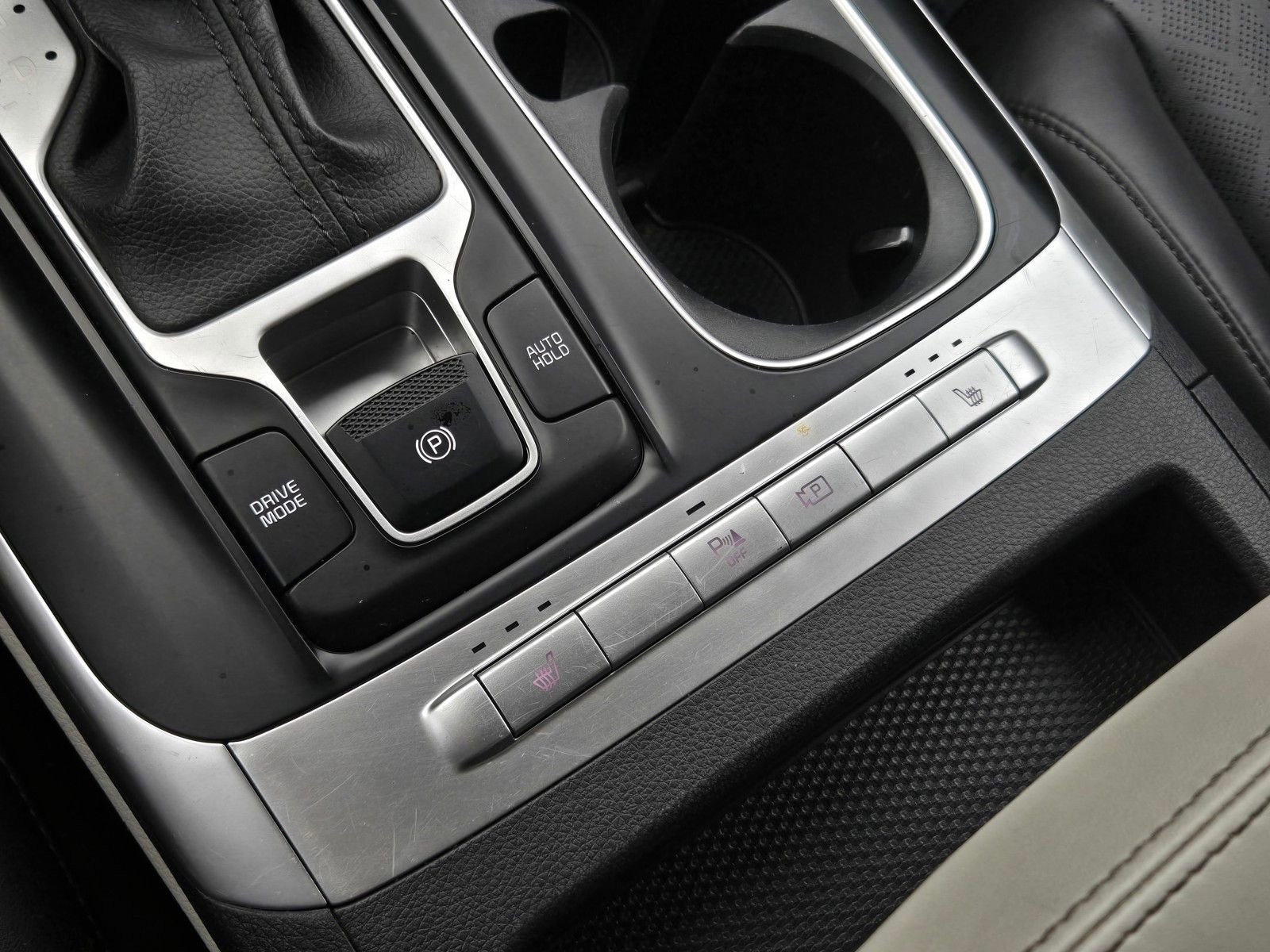 Used 2024 Kia Carnival LX image 18