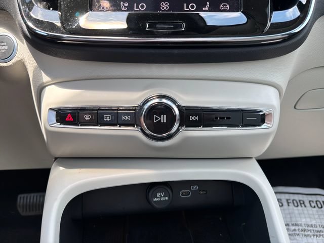 Used 2023 Volvo XC40 B5 Plus w/ Protection Package Premier AWD/4WD image 21