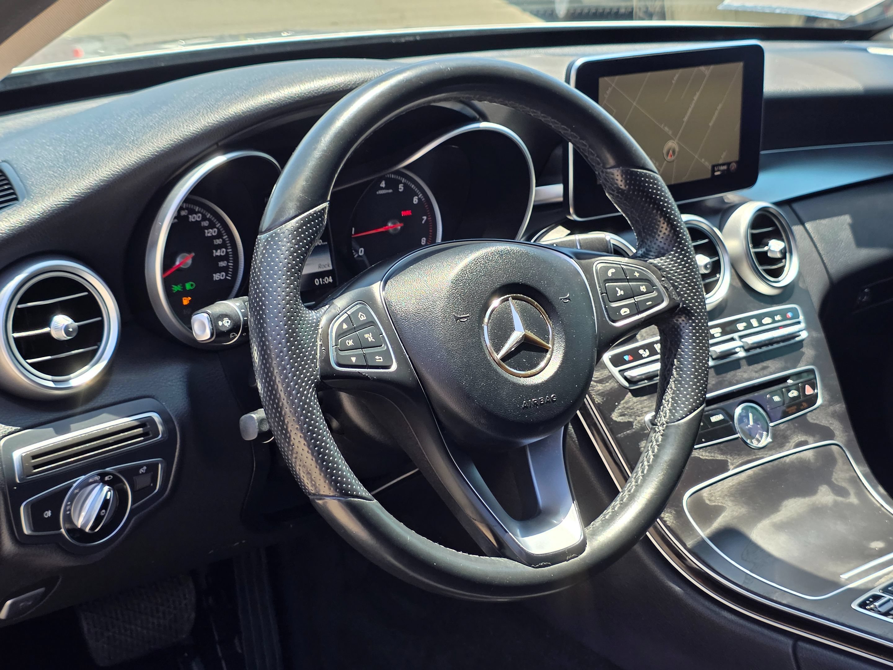 Used 2016 Mercedes-Benz C 350e Sedan w/ Multimedia Package image 12