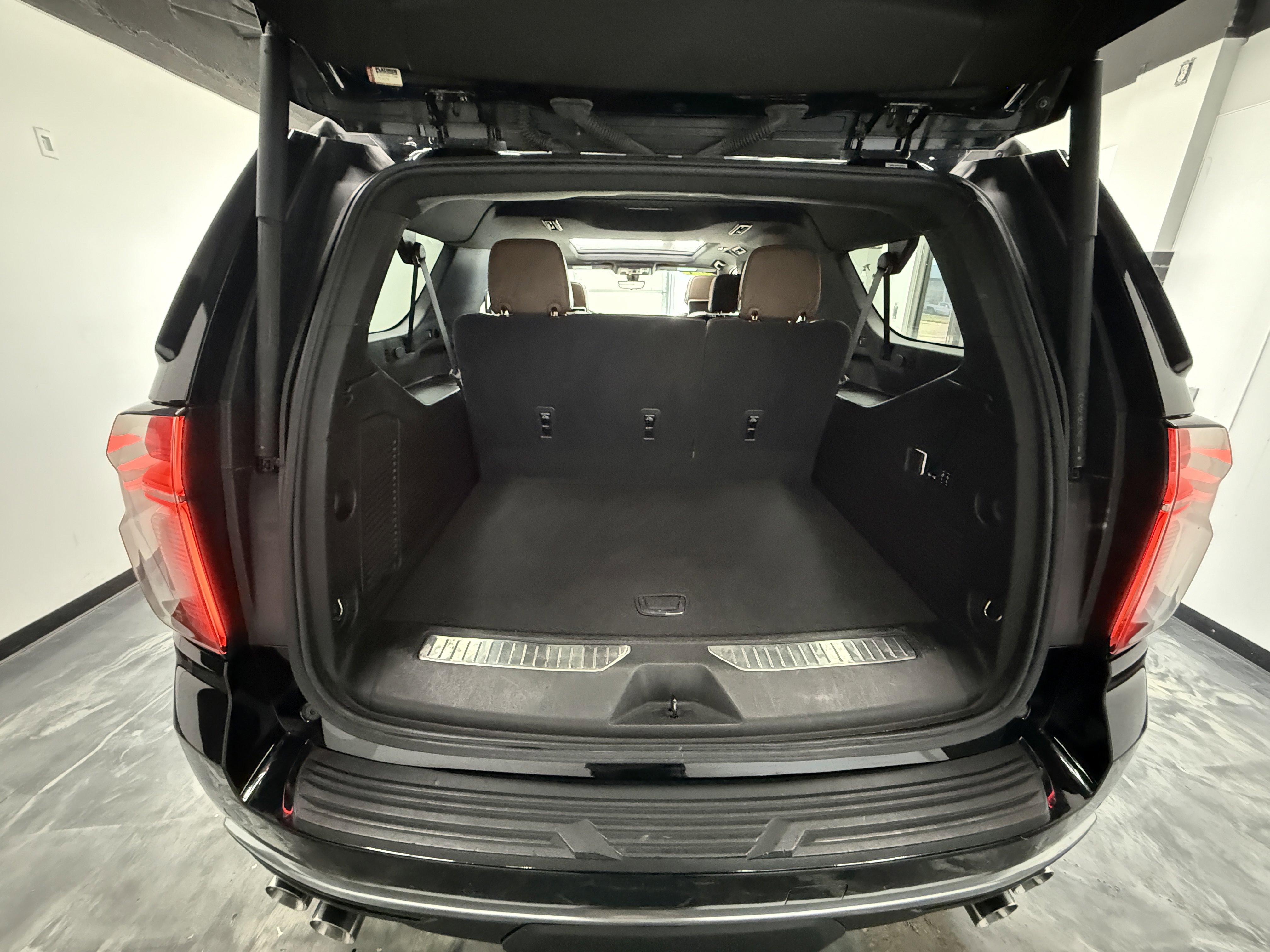 Used 2021 Chevrolet Suburban High Country AWD/4WD image 32