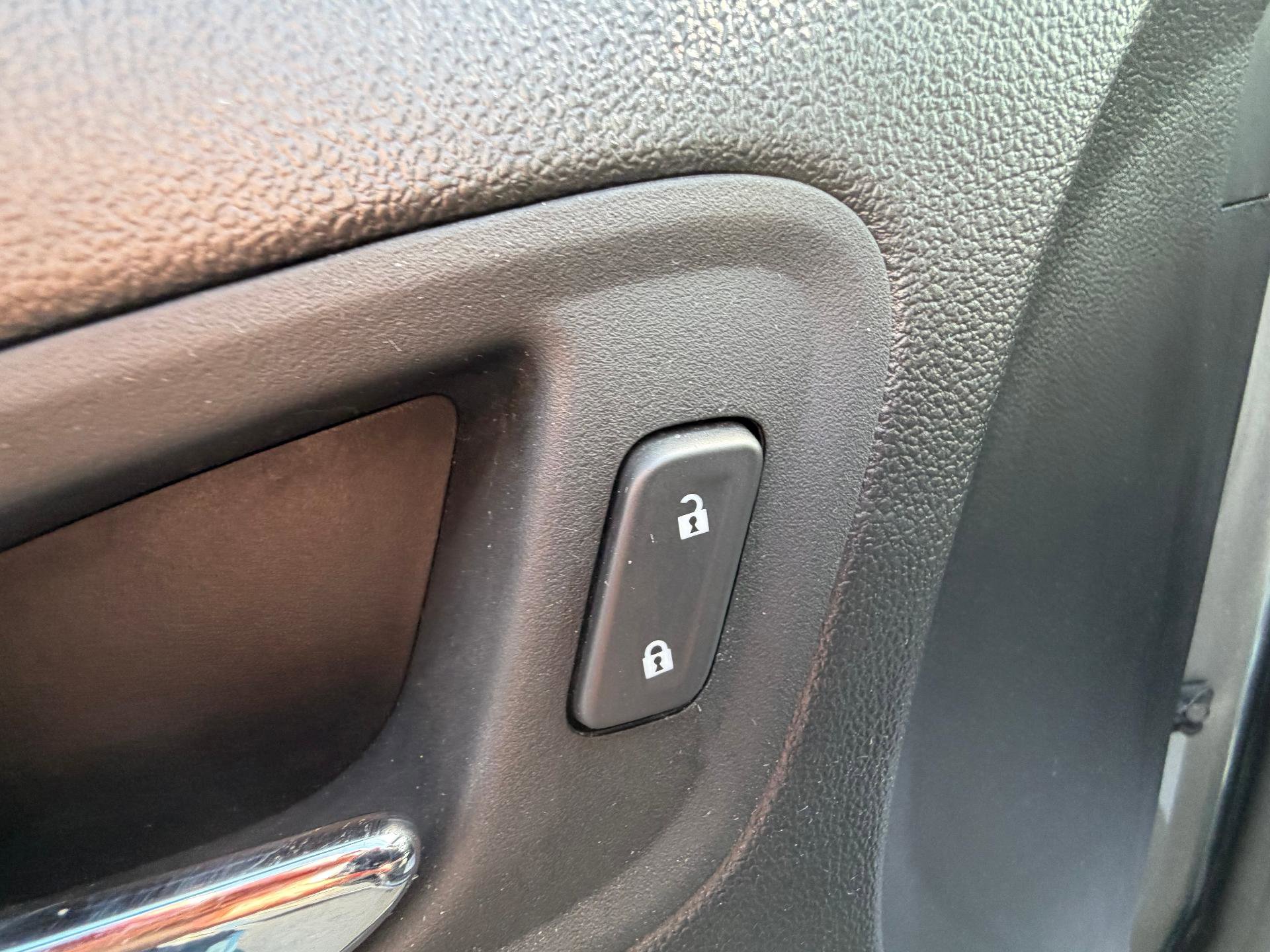 Used 2022 Chevrolet Colorado LT w/ LT Convenience Package image 24