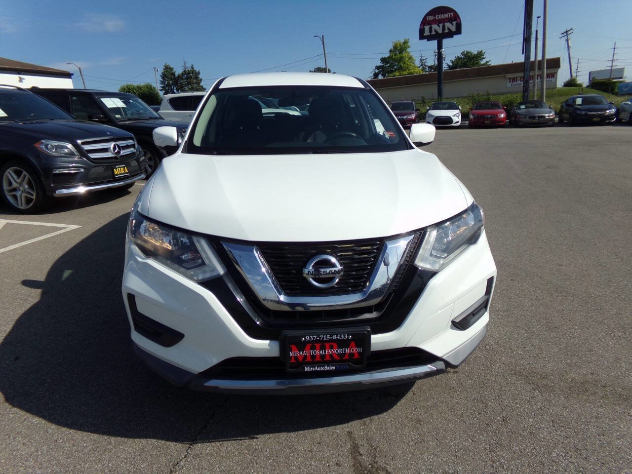 Used 2017 Nissan Rogue S image 2