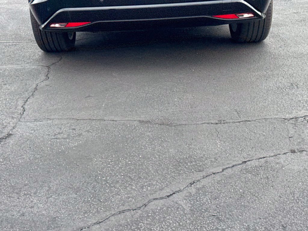 Used 2024 Cadillac Lyriq Luxury RWD image 7