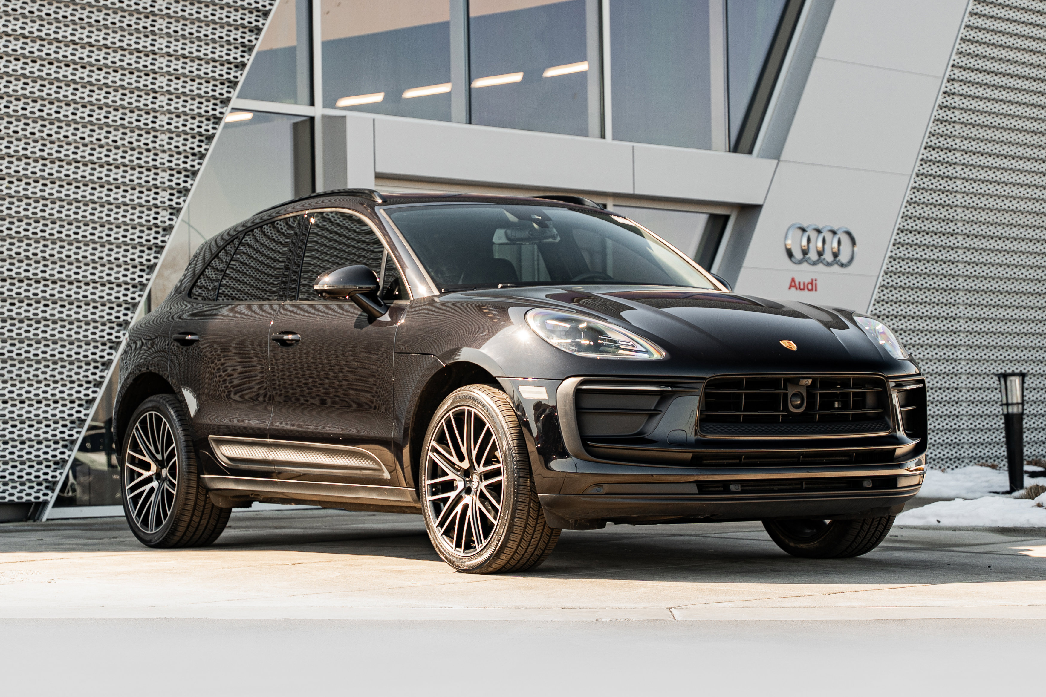 Used 2022 Porsche Macan image 1