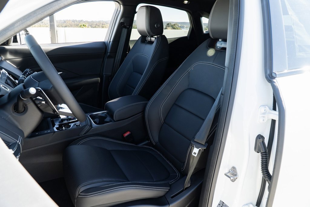 Used 2024 Jaguar E-PACE R-Dynamic SE AWD/4WD image 14