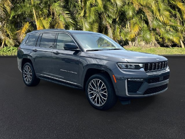 New 2026 Jeep Grand Cherokee L Summit w/ Advanced Protech Group IV AWD/4WD image 2