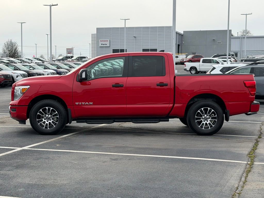 Used 2024 Nissan Titan SV w/ SV Convenience Package image 9