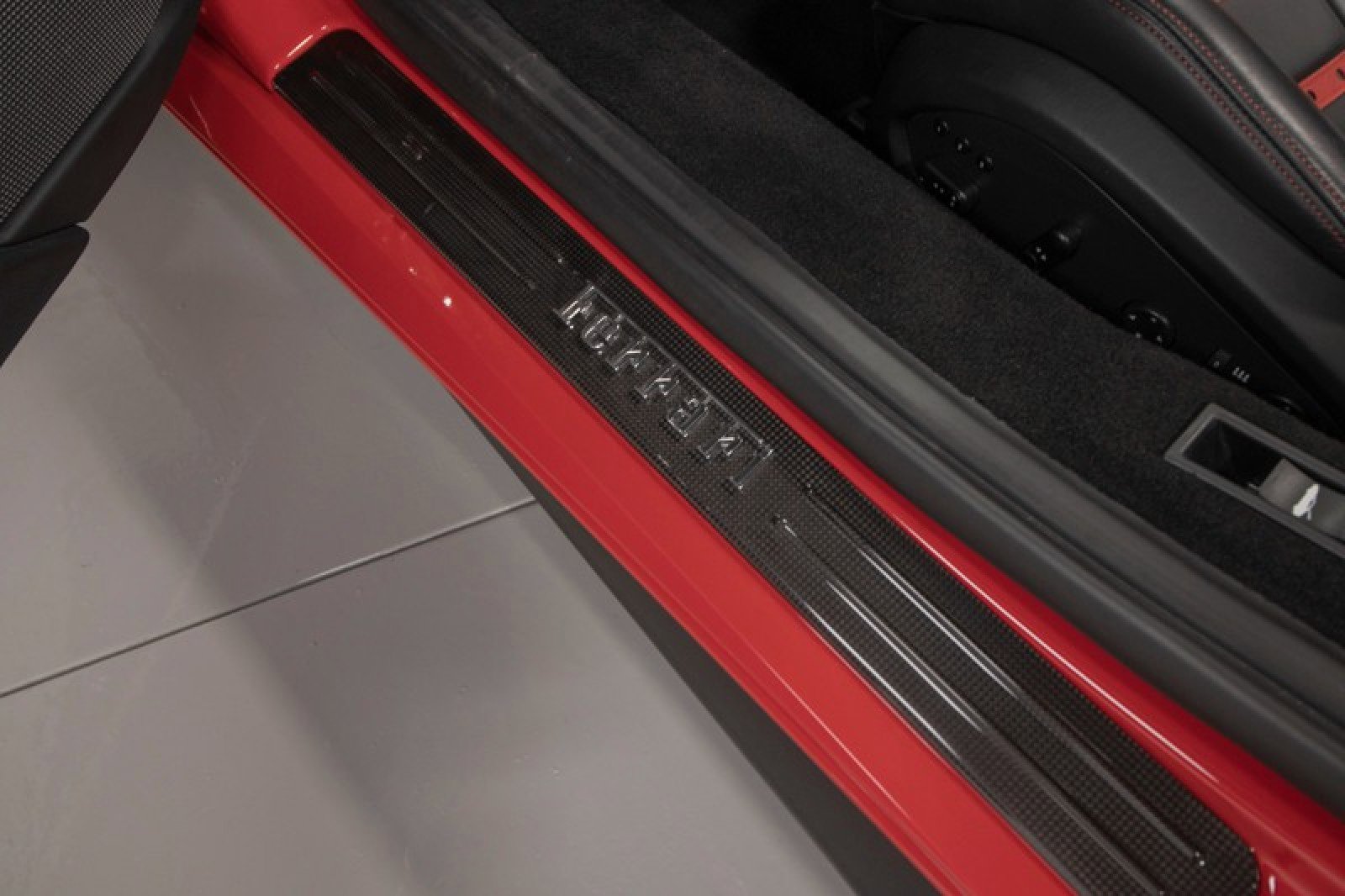 Used 2018 Ferrari 488 Spider image 47