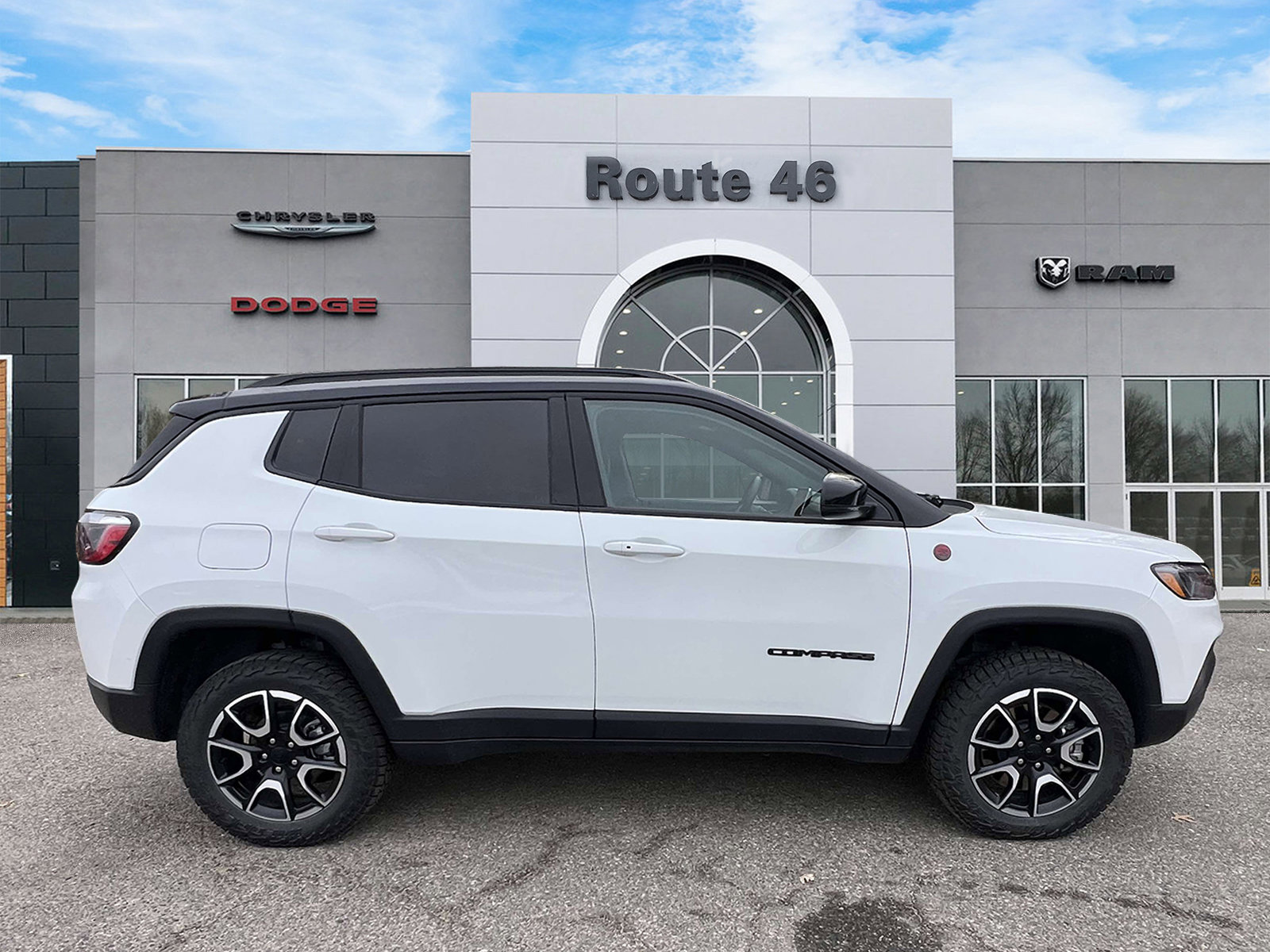 Used 2024 Jeep Compass Trailhawk image 6