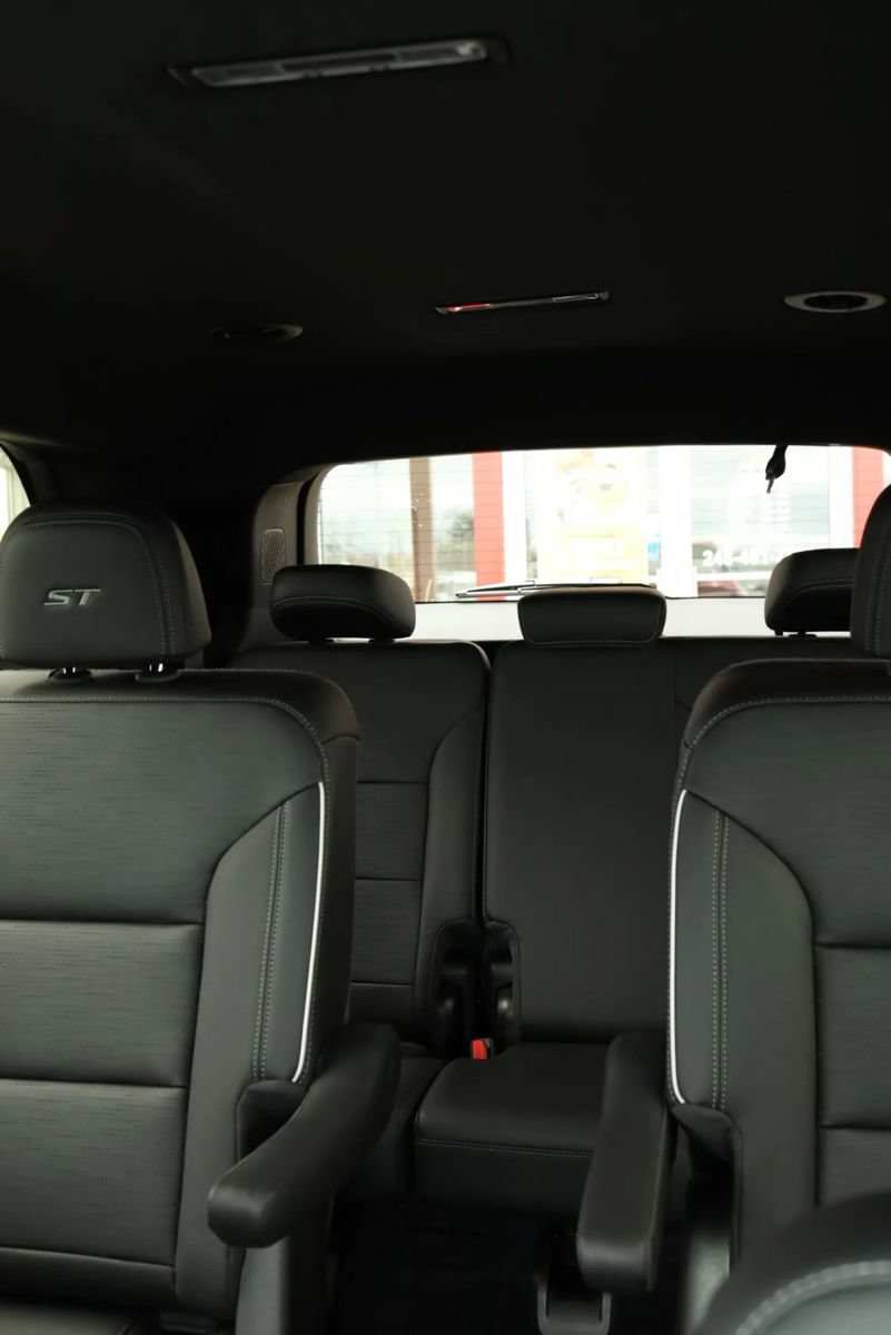 Used 2025 Buick Enclave Sport Touring w/ Super Cruise Package AWD/4WD image 33