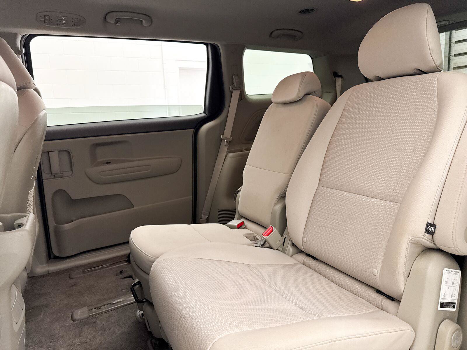 Used 2017 Kia Sedona LX FWD image 20