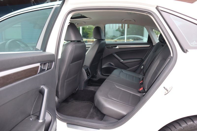 Used 2017 Volkswagen Passat 1.8T SE FWD image 16