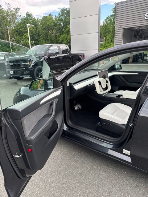 Used 2024 Tesla Model Y 2WD image 14
