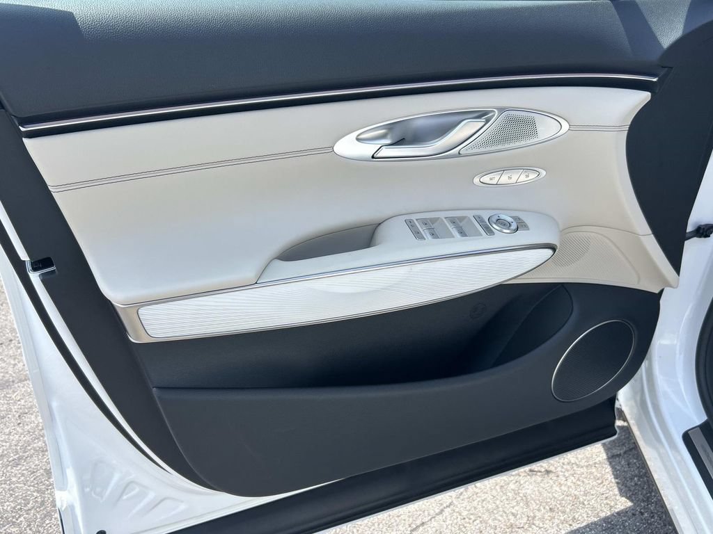 New 2027 Genesis GV70 2.5T Advanced AWD/4WD image 16