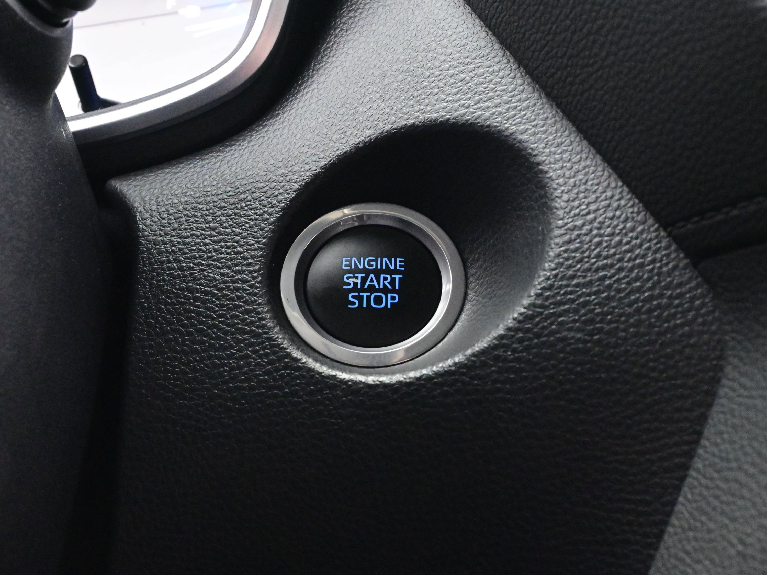 Used 2022 Toyota Corolla Cross XLE image 23